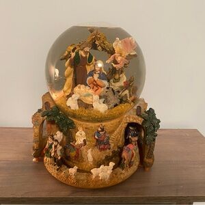 Vintage Nativity Scene Snow Globe Bethlehem Christmas Globe 360° Revolving Base